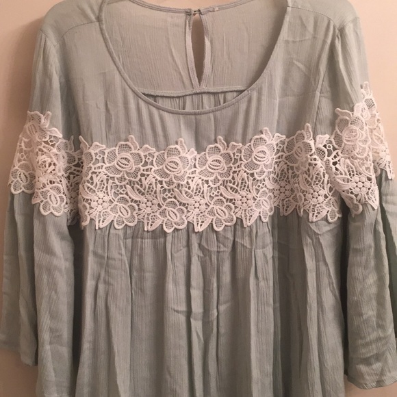 Lace and Grace Feminine and Sweet Flowing Blouse - Picture 6 of 6